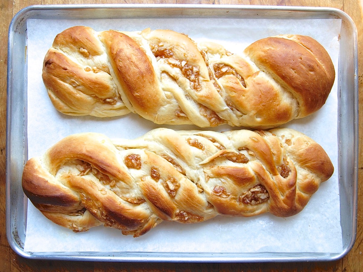 Cinnamon-Apple Twist Bread Bakealong via @kingarthurflour