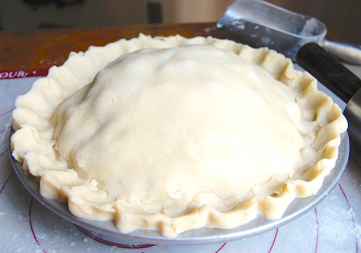 How to Prevent the Gap in Pie Crust via @kingarthurflour