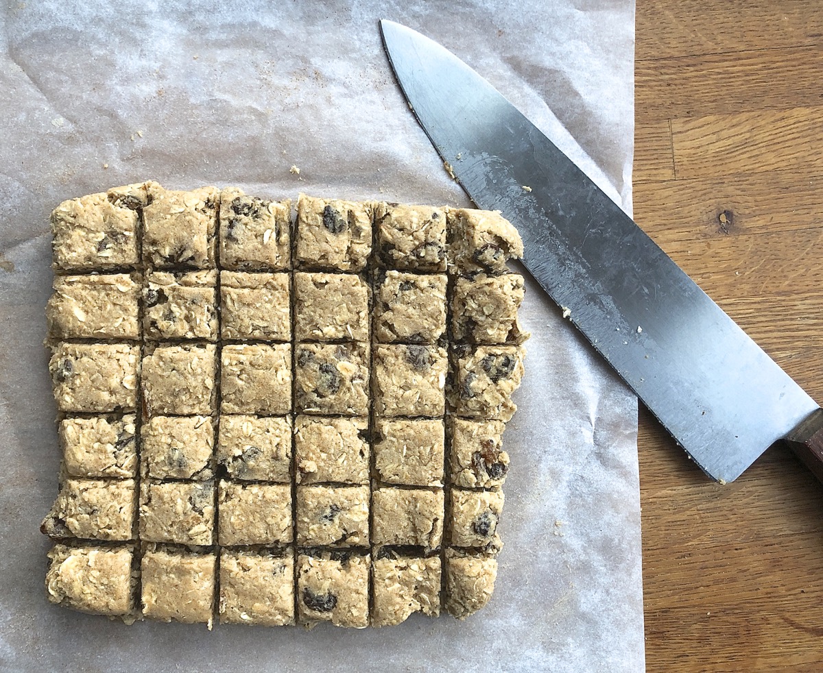 A simple way to shape cookies via @kingarthurflour