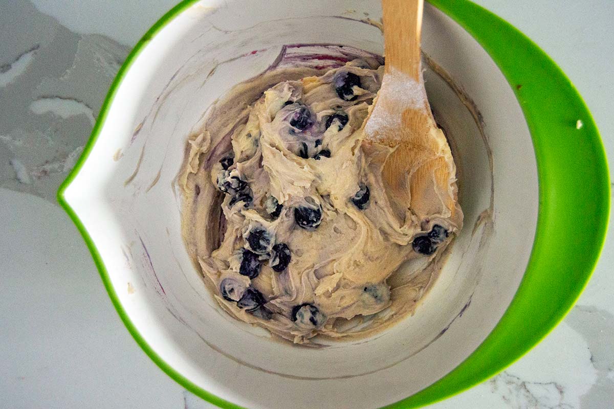 Batter with blueberries without juice streaks