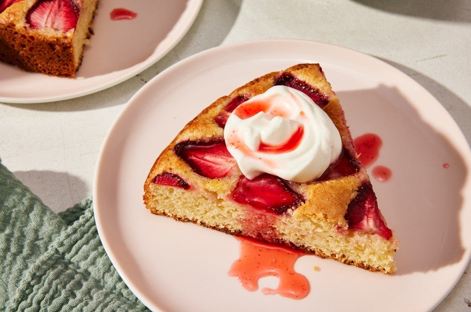 Super-Simple Strawberry Cake - select to zoom