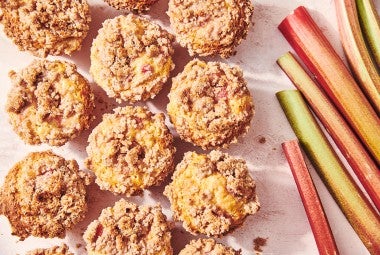 Rhubarb-Filled Streusel Muffins